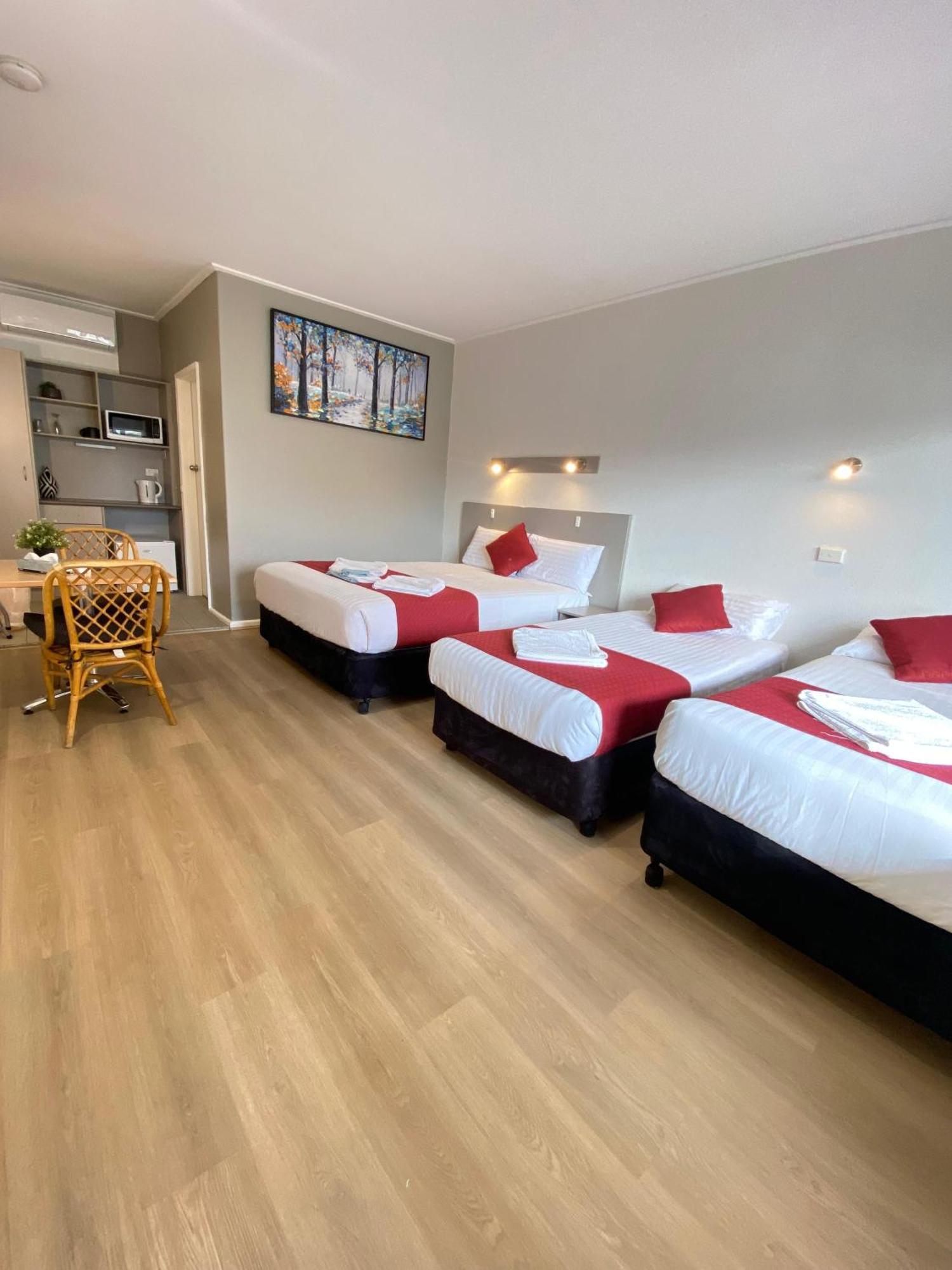 Cobb Inlander Motel Hay Bagian luar foto