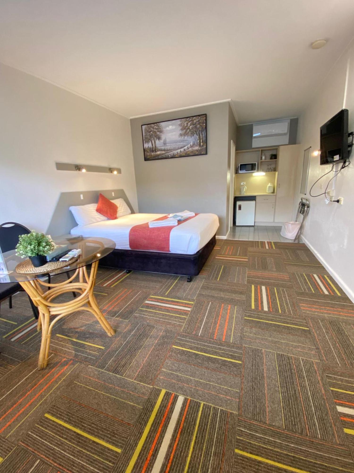 Cobb Inlander Motel Hay Bagian luar foto
