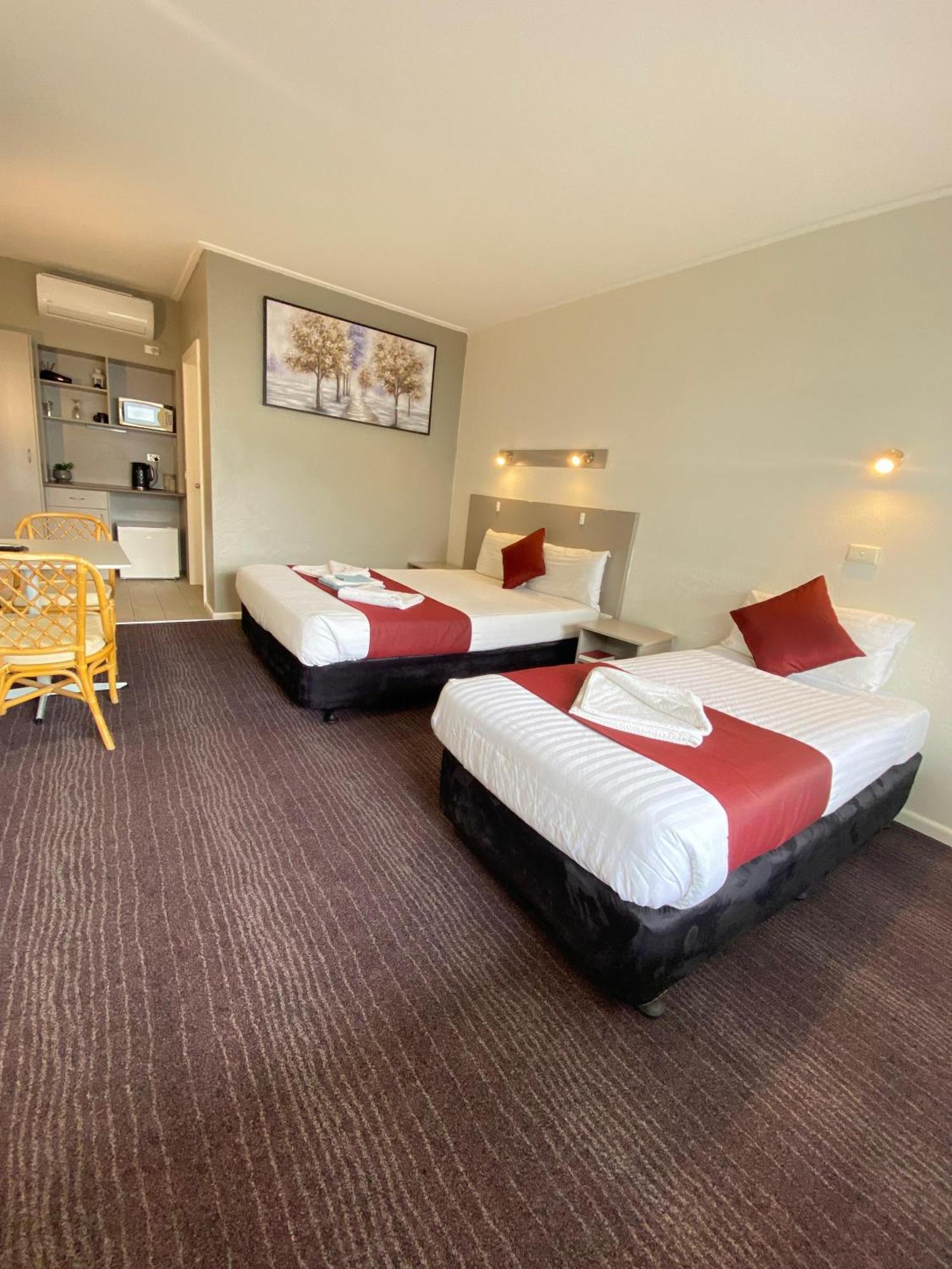 Cobb Inlander Motel Hay Bagian luar foto