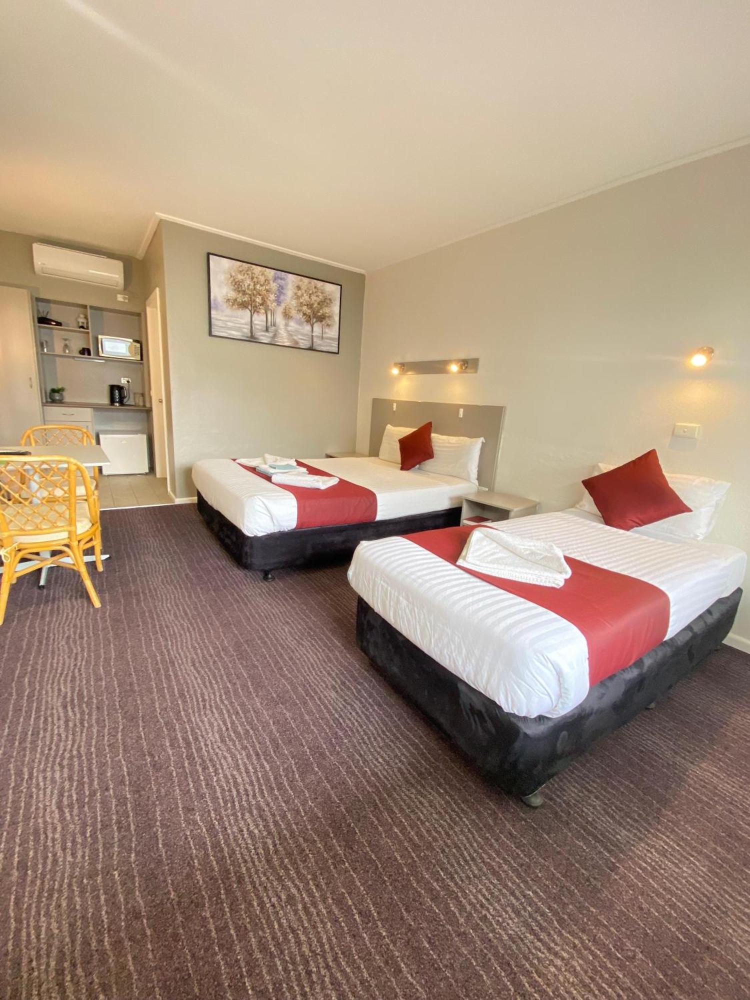 Cobb Inlander Motel Hay Bagian luar foto