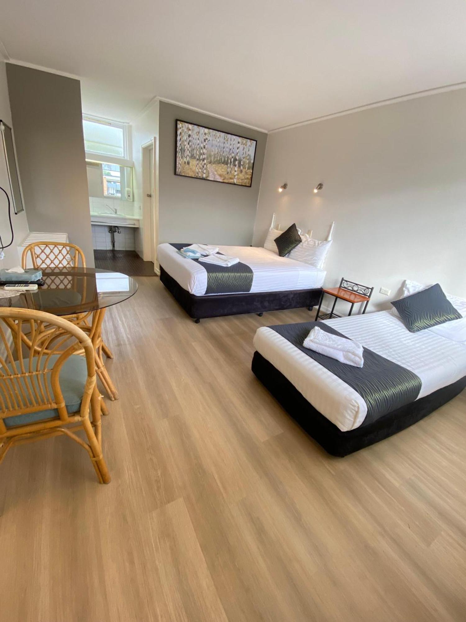 Cobb Inlander Motel Hay Bagian luar foto