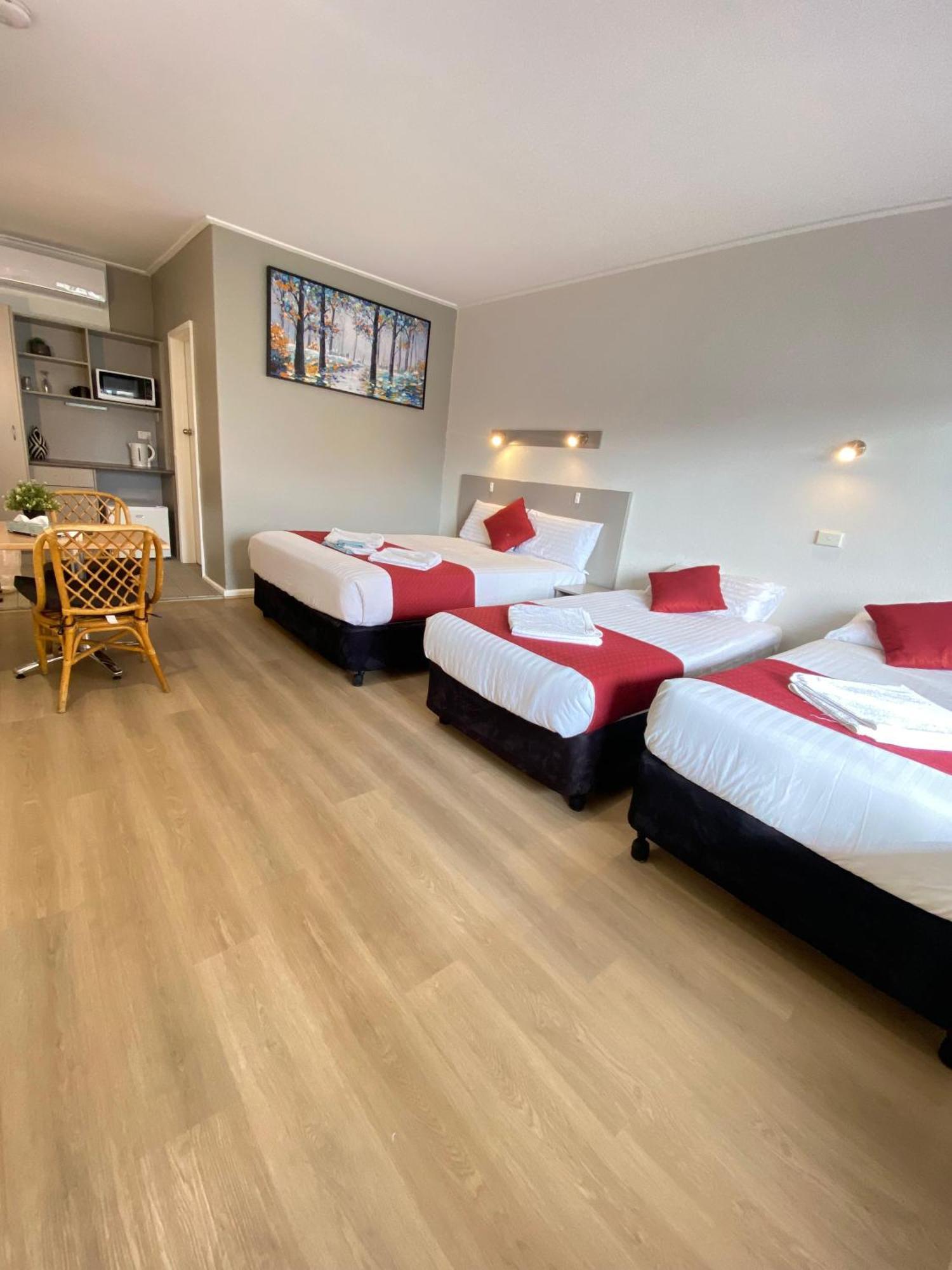 Cobb Inlander Motel Hay Bagian luar foto